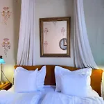Onni Hotel